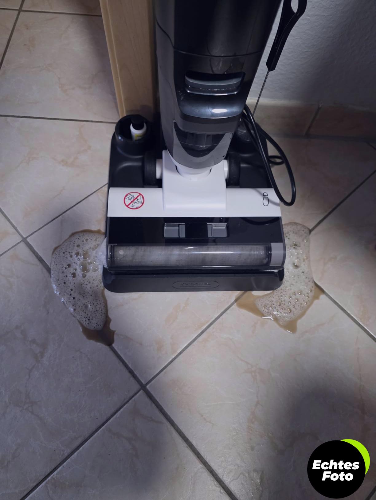 kaercher-saugwischer-fcv-3-akku-30min-130m2-weiss-foto-2